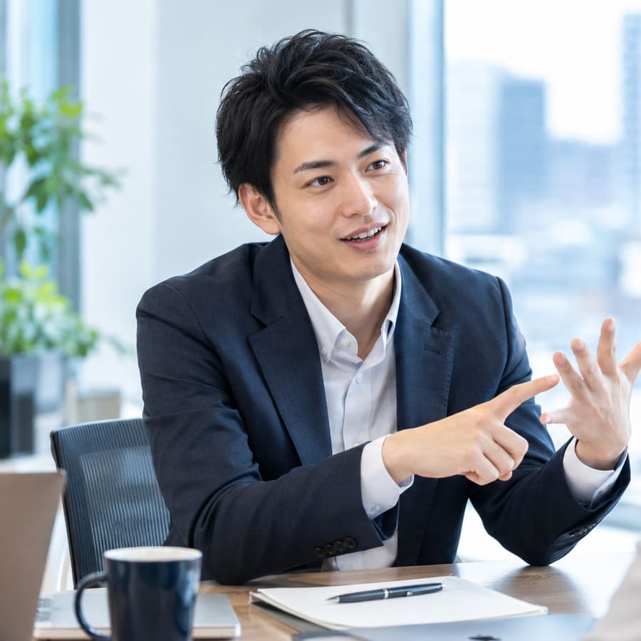 キャリアアドバイザーに転職で叶えたい希望を話す会計士