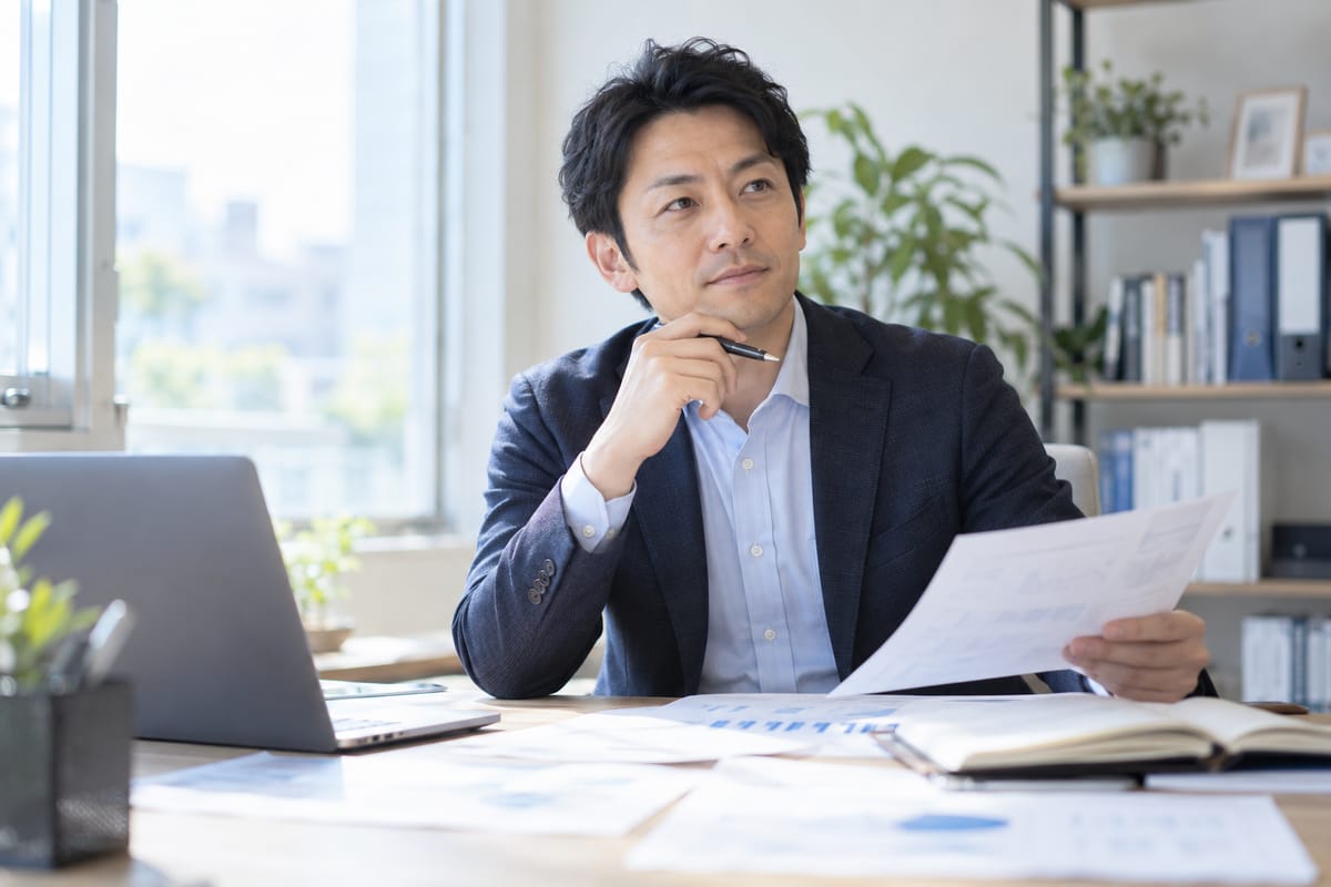 開業した事務所で事業計画を考える会計士